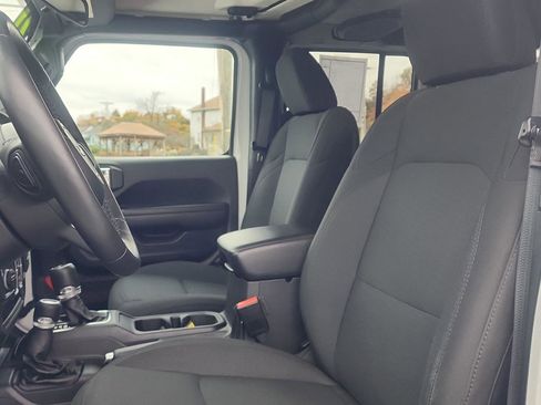 Certified 2021 Jeep Gladiator Willys image 12