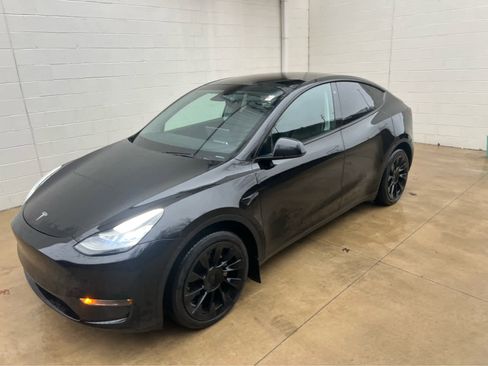 Used 2020 Tesla Model Y Long Range image 3