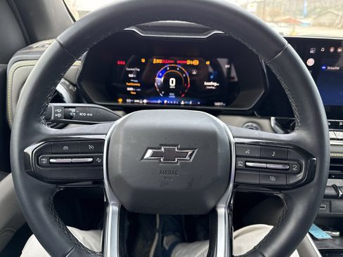 Used 2024 Chevrolet Colorado ZR2 w/ Technology Package AWD/4WD image 17