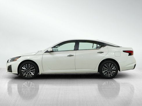 Used 2023 Nissan Altima 2.5 SV w/ SV Premium Package image 2