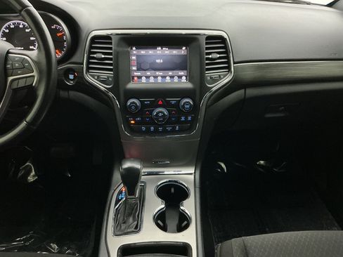 Used 2021 Jeep Grand Cherokee Laredo AWD/4WD image 27