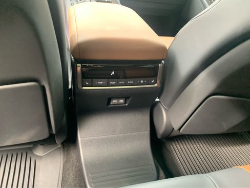 Used 2025 Lexus GX 550 w/ Accessory Package (2T) AWD/4WD image 26