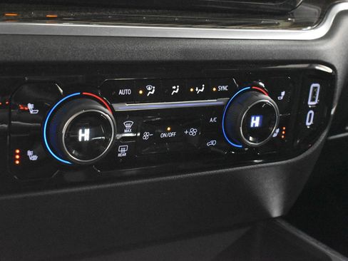 Used 2025 Chevrolet Silverado 1500 LT Trail Boss w/ Convenience Package II image 18