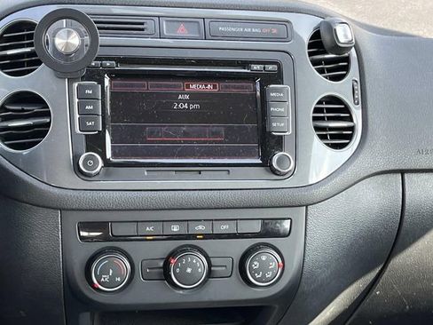 Used 2015 Volkswagen Tiguan S image 15