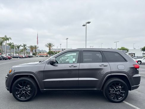 Used 2019 Jeep Grand Cherokee Altitude RWD image 4