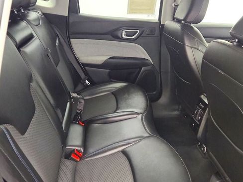 Used 2022 Jeep Compass Latitude w/ Sun and Sound Group AWD/4WD image 24