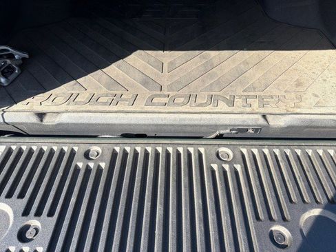 Used 2024 Nissan Frontier SV w/ SV Convenience Package RWD image 22