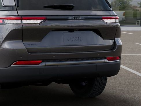 New 2026 Jeep Grand Cherokee Altitude AWD/4WD image 13