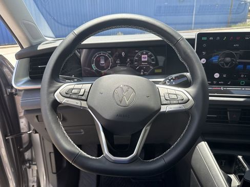 New 2026 Volkswagen Tiguan SE FWD image 14