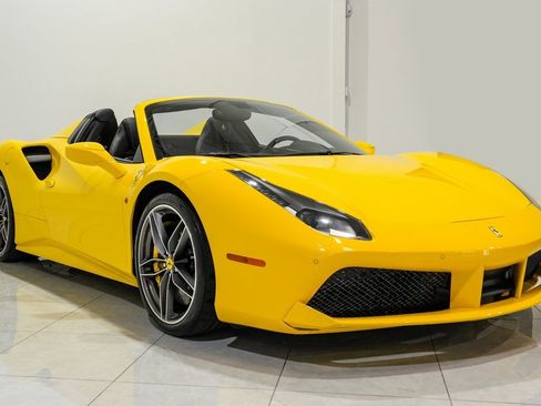 Used 2017 Ferrari 488 Spider image 8