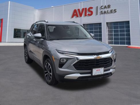 Used 2025 Chevrolet TrailBlazer LT AWD/4WD image 3