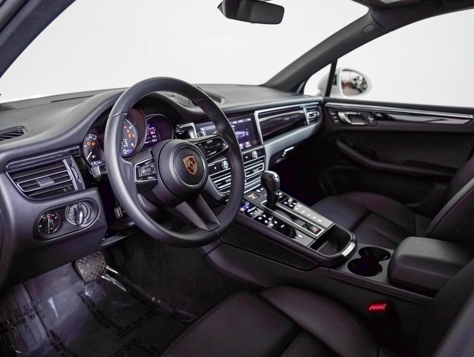 Used 2026 Porsche Macan AWD/4WD image 4