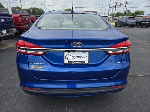 Used 2017 Ford Fusion SE FWD image 5