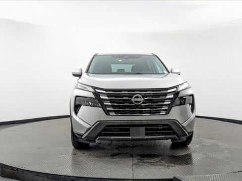 Used 2024 Nissan Rogue SV image 12