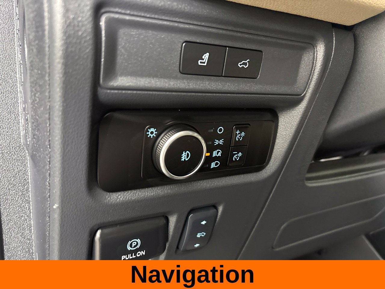 Used 2024 Ford Expedition Limited AWD/4WD image 12
