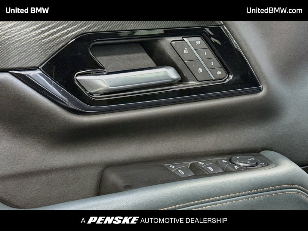 Used 2025 GMC Yukon AT4 AWD/4WD image 10