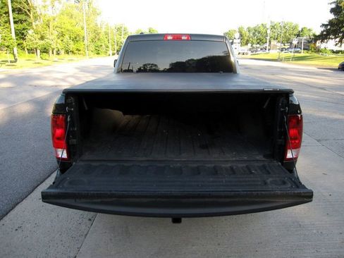 Used 2018 RAM 1500 Express w/ Black Ram 1500 Express Group AWD/4WD image 16