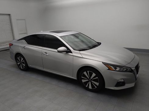 Used 2019 Nissan Altima 2.5 SV image 11