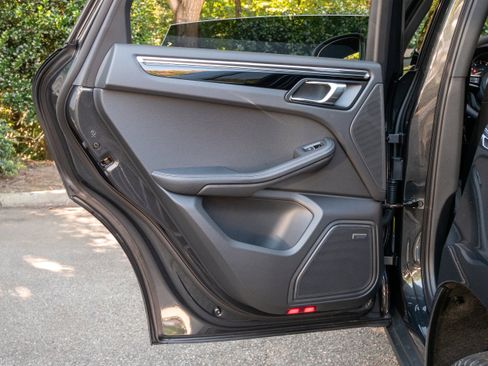 New 2026 Porsche Macan image 32