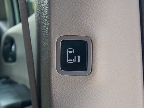 Used 2023 Chrysler Pacifica Touring-L FWD image 22