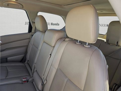 Used 2015 Nissan Pathfinder Platinum image 37