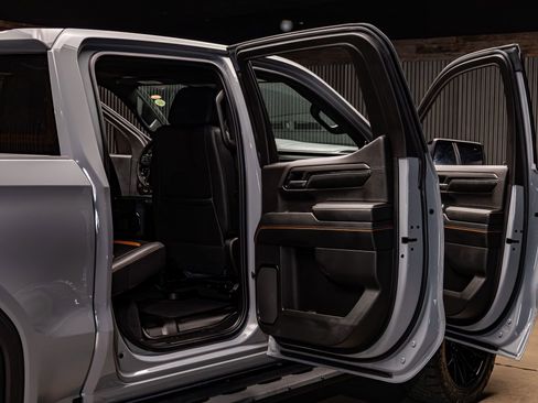 Used 2024 GMC Sierra 1500 AT4 w/ Technology Package image 32