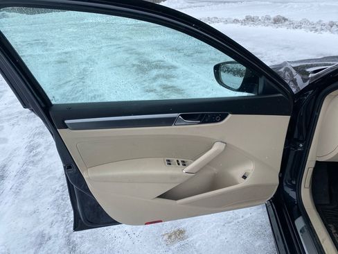 Used 2017 Volkswagen Passat 1.8T R-Line image 10