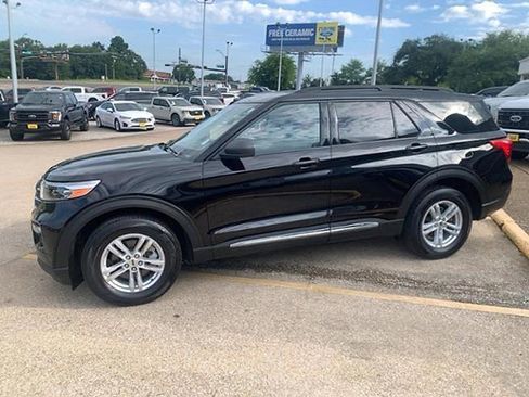 Used 2022 Ford Explorer XLT w/ Equipment Group 202A image 1