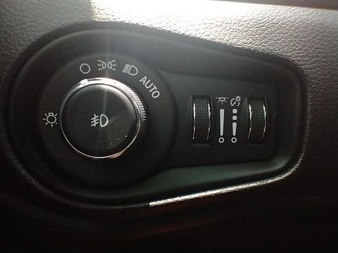 Used 2022 Jeep Renegade Latitude w/ Convenience Group image 24