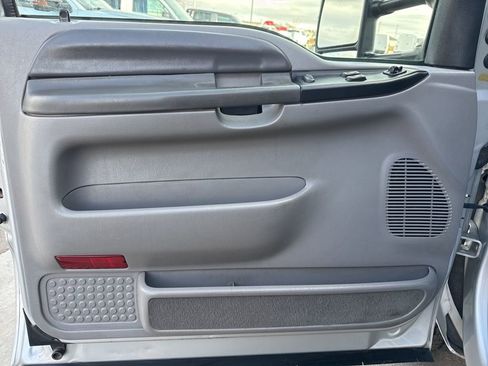 Used 1999 Ford F250 XLT image 12