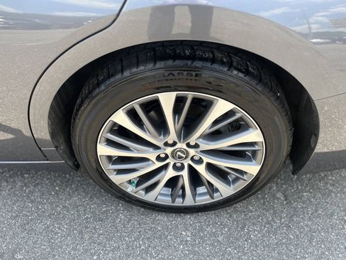 Used 2019 Lexus ES 350 w/ Premium Package FWD image 21