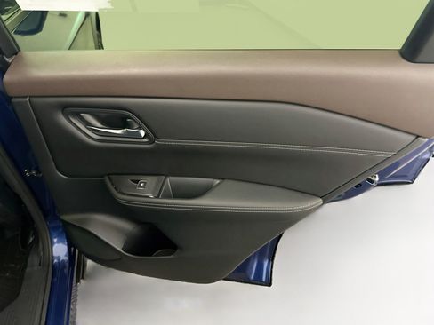 Used 2023 Nissan Rogue SL AWD/4WD image 32