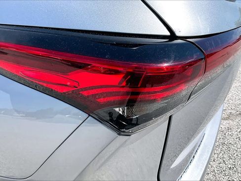 Used 2023 Toyota Highlander XLE AWD/4WD image 29