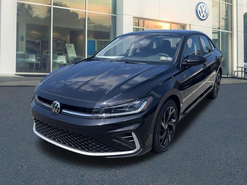 New 2025 Volkswagen Jetta SE image 2