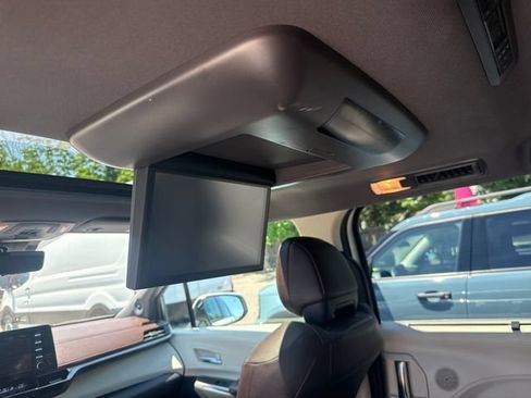 Used 2023 Toyota Sienna Platinum AWD/4WD image 31