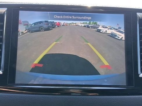 Used 2024 Chrysler Pacifica Touring-L FWD image 27