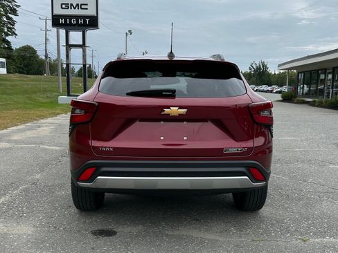 Used 2024 Chevrolet Trax LT FWD image 4