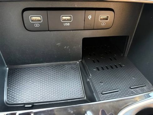 Used 2024 Kia Carnival EX FWD image 19
