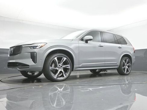 New 2026 Volvo XC90 B5 Plus w/ Protection Package Premier image 40