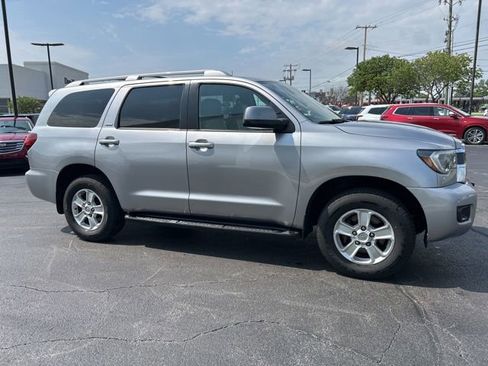 Used 2019 Toyota Sequoia SR5 AWD/4WD image 5