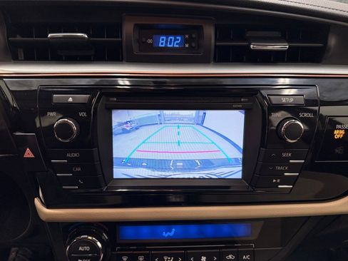 Used 2015 Toyota Corolla LE image 17