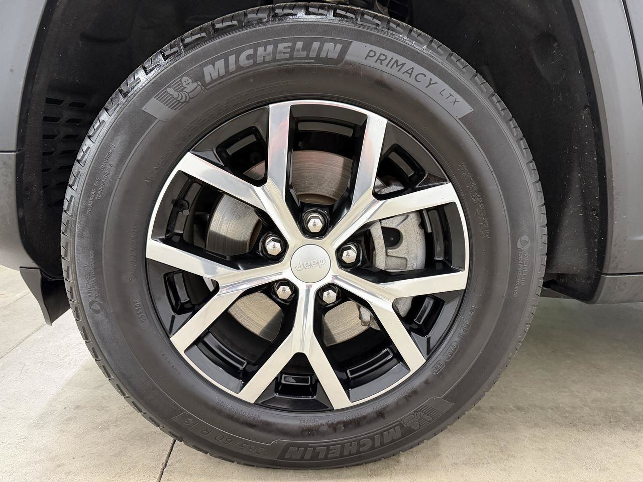 Used 2023 Jeep Grand Cherokee L Limited AWD/4WD image 7