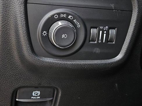 Used 2022 Jeep Grand Cherokee L Limited image 16