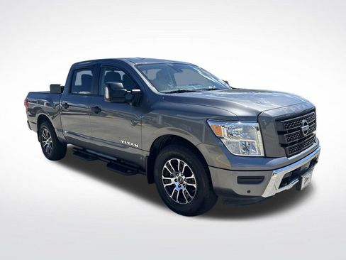 Used 2024 Nissan Titan SV w/ SV Convenience Package RWD image 2