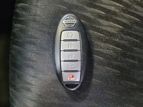 Used 2019 Nissan Rogue SV image 32