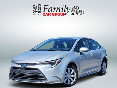 Used 2025 Toyota Corolla LE image 1