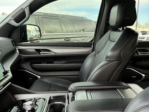 Used 2023 Jeep Wagoneer Series II w/ Convenience Group I image 11