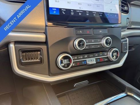 Used 2024 Ford Expedition XLT image 30