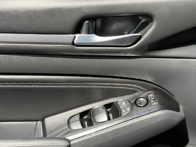 Used 2023 Nissan Altima 2.5 SL FWD image 23