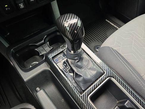 Used 2020 Toyota Tacoma TRD Sport w/ Technology Package AWD/4WD image 29